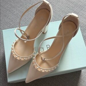 Bella Belle NEW  White Pearl-Adorned Heels 7 Bridal